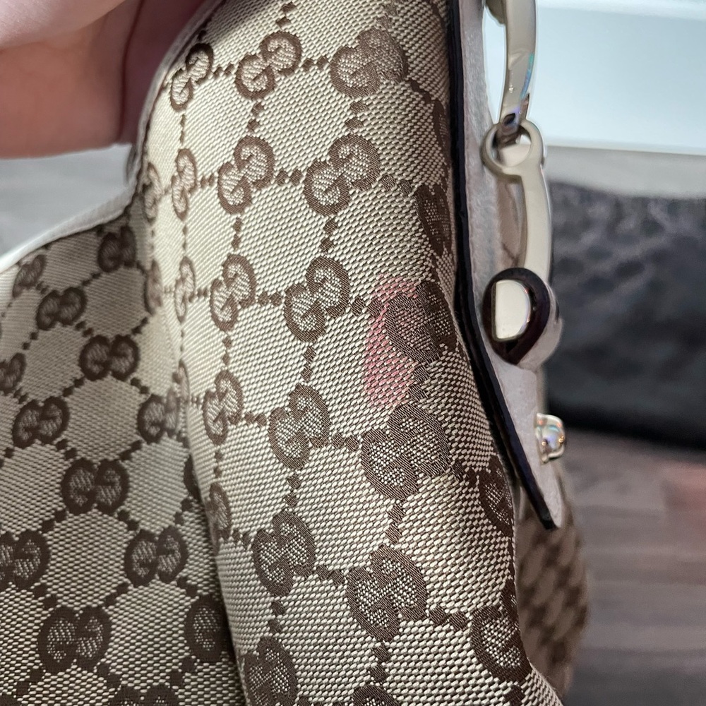 Gucci Shoulder Bag - Picture 7 of 11
